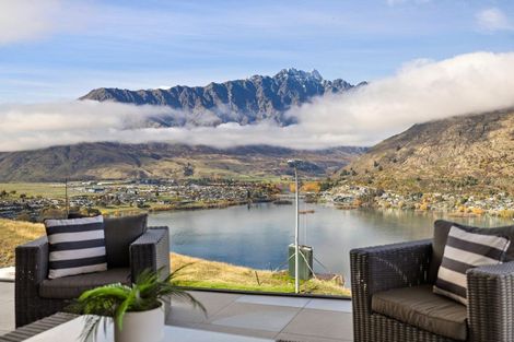 Photo of property in 6 Florence Close, Queenstown Hill, Queenstown, 9300
