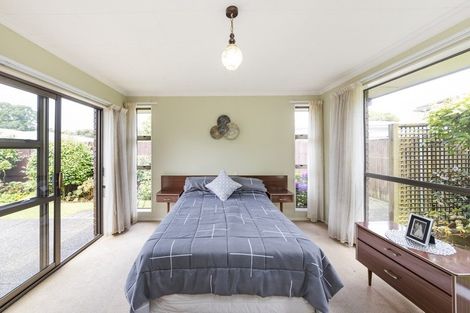 Photo of property in 2 Huhana Court, Hokowhitu, Palmerston North, 4410