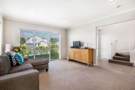 Photo of property in 6 Pickaberry Avenue, Karaka, Papakura, 2113