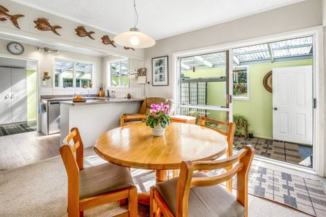 Photo of property in 85 Cockle Bay Road, Cockle Bay, Auckland, 2014