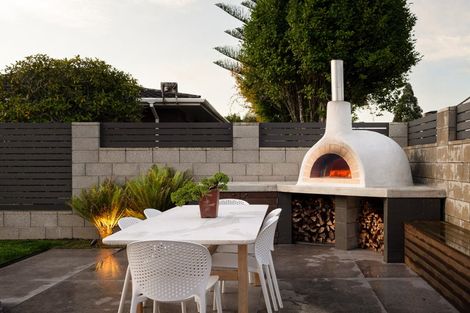 Photo of property in 180 Sandwich Road, St Andrews, Hamilton, 3200