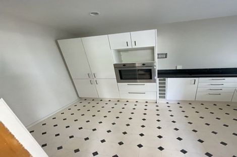 Photo of property in 33 Pahiatua Street, Hokowhitu, Palmerston North, 4410