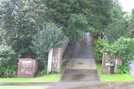 Photo of property in 37 Robbies Road, Shelly Park, Auckland, 2014