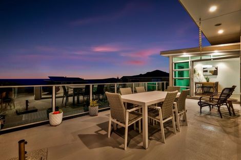 Photo of property in 2/5 Beach Street, Fitzroy, New Plymouth, 4312