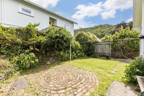 Photo of property in 2a Severn Street, Island Bay, Wellington, 6023