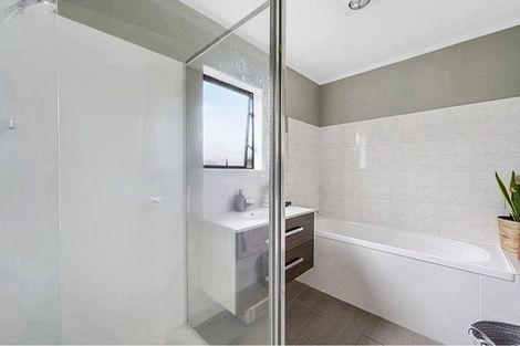 Photo of property in 4/72 Moore Street, Howick, Auckland, 2014