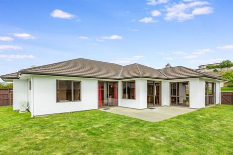 Photo of property in 17 Tongariro Drive, Aotea, Porirua, 5024
