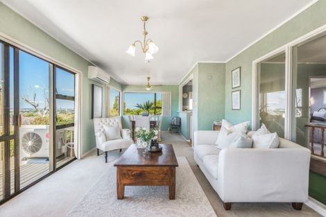 Photo of property in 2/33 Parr Terrace, Castor Bay, Auckland, 0620