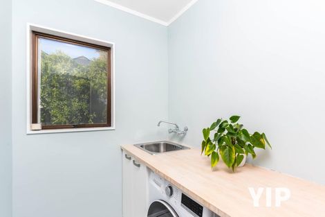 Photo of property in 2/154 Newlands Road, Newlands, Wellington, 6037