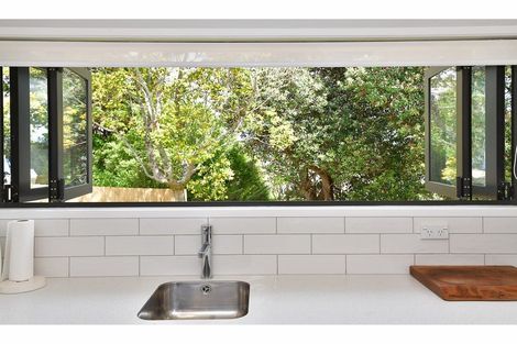 Photo of property in 6 Brian Crescent, Stanmore Bay, Whangaparaoa, 0932