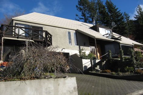 Photo of property in 10 Lordens Place, Fernhill, Queenstown, 9300