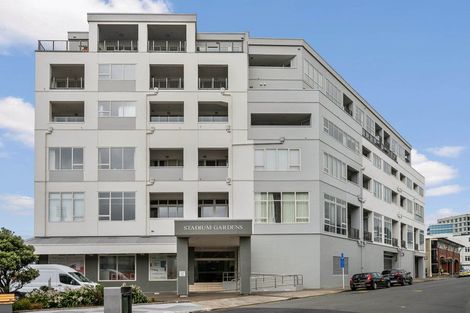 Photo of property in Stadium Garden Flats, 212/107 Thorndon Quay, Pipitea, Wellington, 6011