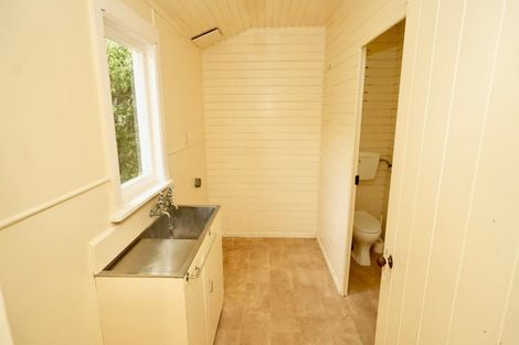 Photo of property in 28 Rangitane Street, Palmerston North, 4414