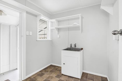 Photo of property in 17 Ngarimu Street, Roslyn, Palmerston North, 4414