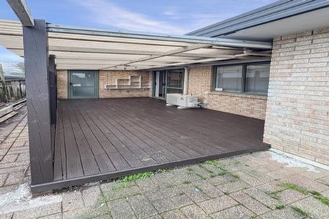 Photo of property in 4/520 Don Buck Road, Westgate, Auckland, 0614
