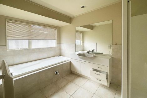 Photo of property in 3 Kilbaha Close, East Tamaki, Auckland, 2013