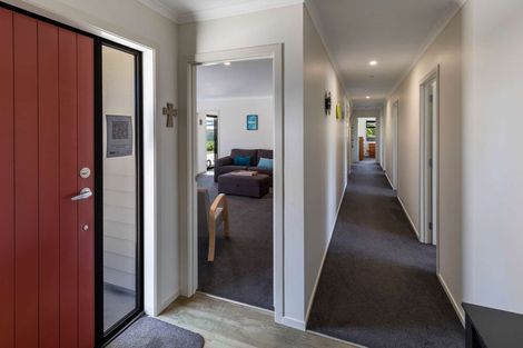 Photo of property in 28 Poynter Place, Tawhero, Whanganui, 4501