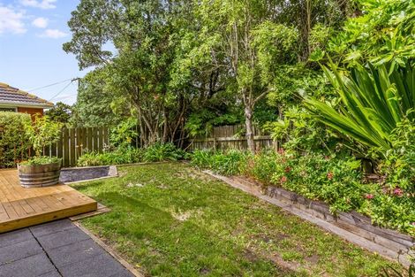 Photo of property in 60 Taylor Terrace, Tawa, Wellington, 5028