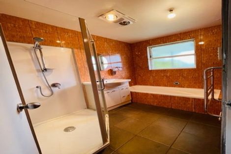 Photo of property in 106 Cobham Crescent, Kelston, Auckland, 0602