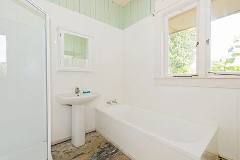 Photo of property in 24 Hinemoa Street, Birkenhead, Auckland, 0626