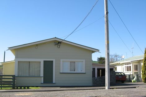 Photo of property in 26 Paraekaretu Street, Hunterville, 4730