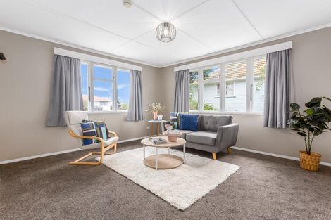 Photo of property in 15 Kapiti Crescent, Titahi Bay, Porirua, 5022