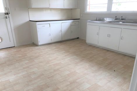 Photo of property in 4/2 Godley Road, Green Bay, Auckland, 0604