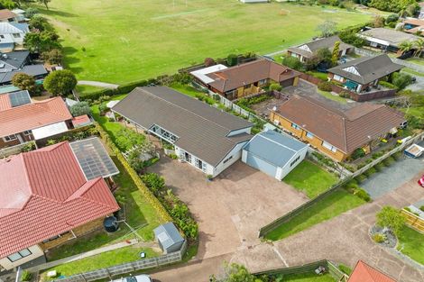 Photo of property in 30 Booralee Avenue, Botany Downs, Auckland, 2010