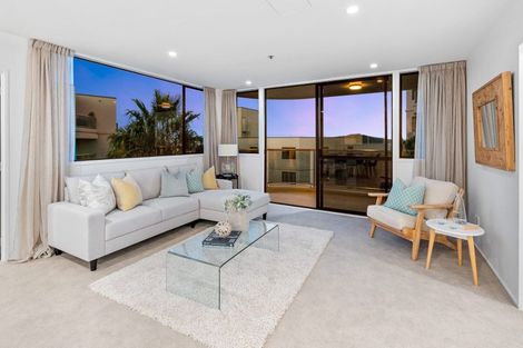 Photo of property in 4b/171 Hurstmere Road, Takapuna, Auckland, 0622