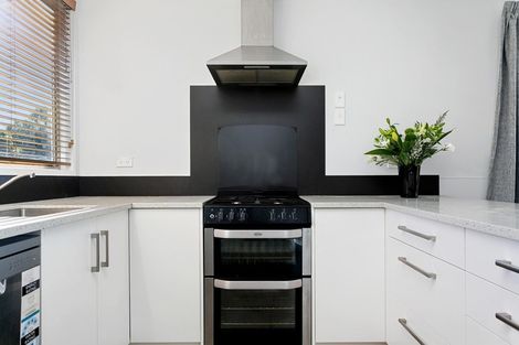 Photo of property in 11 Besley Place, Acacia Bay, Taupo, 3330