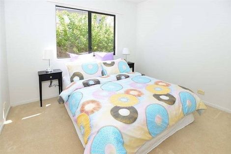 Photo of property in 1/21 Jumento Place, Unsworth Heights, Auckland, 0632