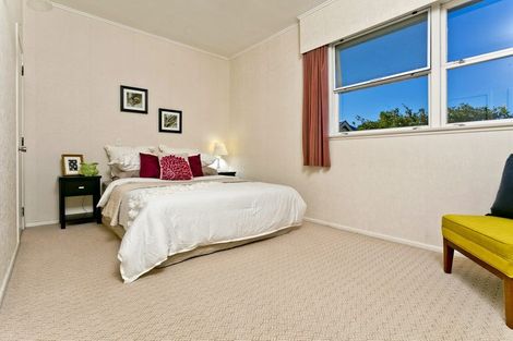 Photo of property in 96 Pupuke Road, Hillcrest, Auckland, 0627