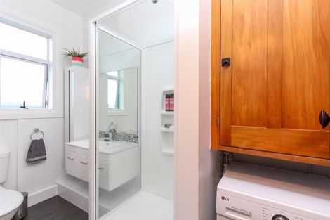 Photo of property in Devonport Apartments, 42/127 Saint Aubyn Street, New Plymouth, 4310