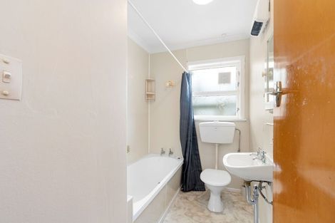 Photo of property in 34 Queenwood Road, Levin, 5510