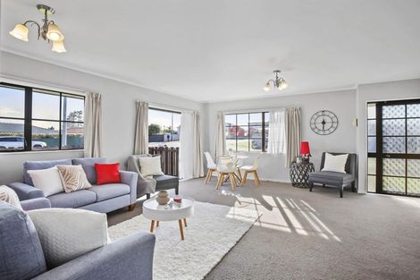 Photo of property in 1/20 Sturges Road, Henderson, Auckland, 0612