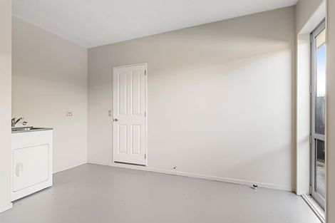 Photo of property in 15 Saint Peters Close, Woolston, Christchurch, 8062