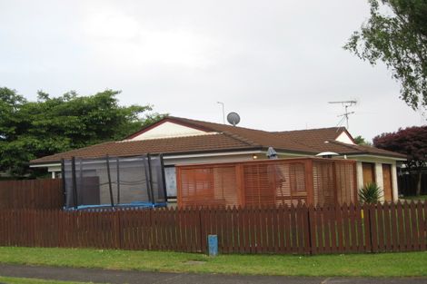 Photo of property in 1/7 Challen Close, Conifer Grove, Takanini, 2112