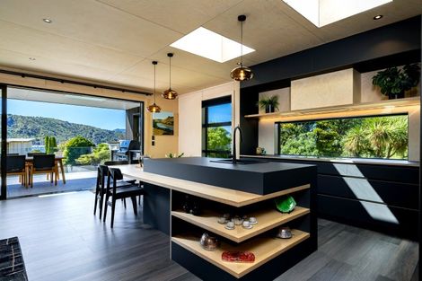 Photo of property in 2 Whaitere Place, Waikawa, Picton, 7220