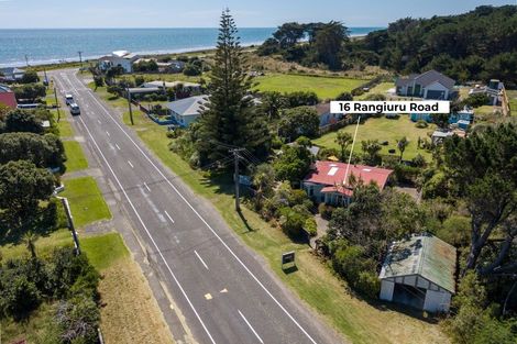 Photo of property in 16 Rangiuru Road, Otaki Beach, Otaki, 5512