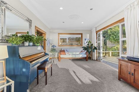 Photo of property in 42 Octavius Place, New Plymouth, 4312