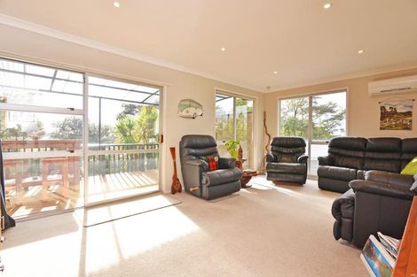 Photo of property in 6 Stallard Place, Glen Eden, Auckland, 0602