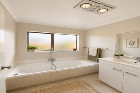Photo of property in 25 Elder Place, Massey, Auckland, 0614