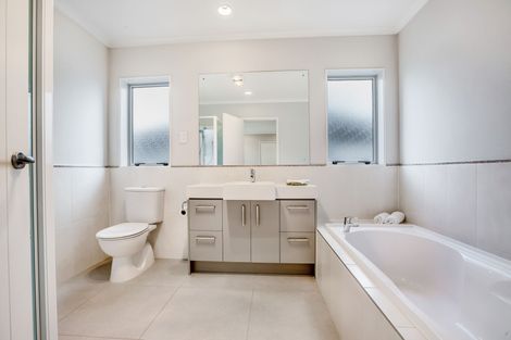 Photo of property in 6 Pickaberry Avenue, Karaka, Papakura, 2113