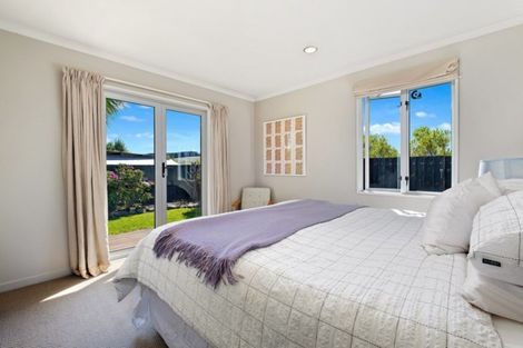 Photo of property in 1 Koru Way, Wanaka, 9305