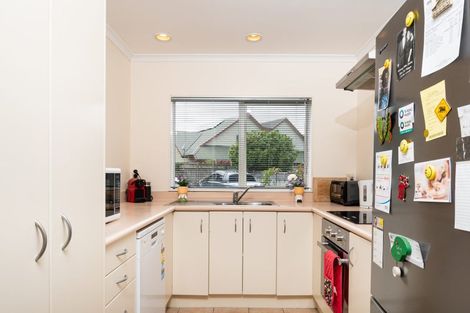 Photo of property in 5/16 Vinograd Drive, Te Atatu Peninsula, Auckland, 0610
