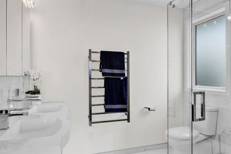 Photo of property in 4 Vardon Way, Waiwhakaiho, New Plymouth, 4312