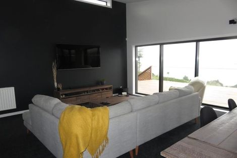 Photo of property in 79 Spenmoor Street, Newlands, Wellington, 6037