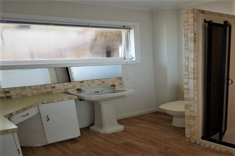 Photo of property in 1/177 Glenfield Road, Hillcrest, Auckland, 0627