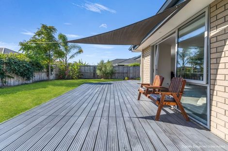 Photo of property in 11 Kaurinui Crescent, One Tree Point, 0118