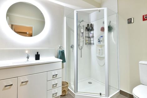 Photo of property in 6 Raabia Close, Parakai, 0830